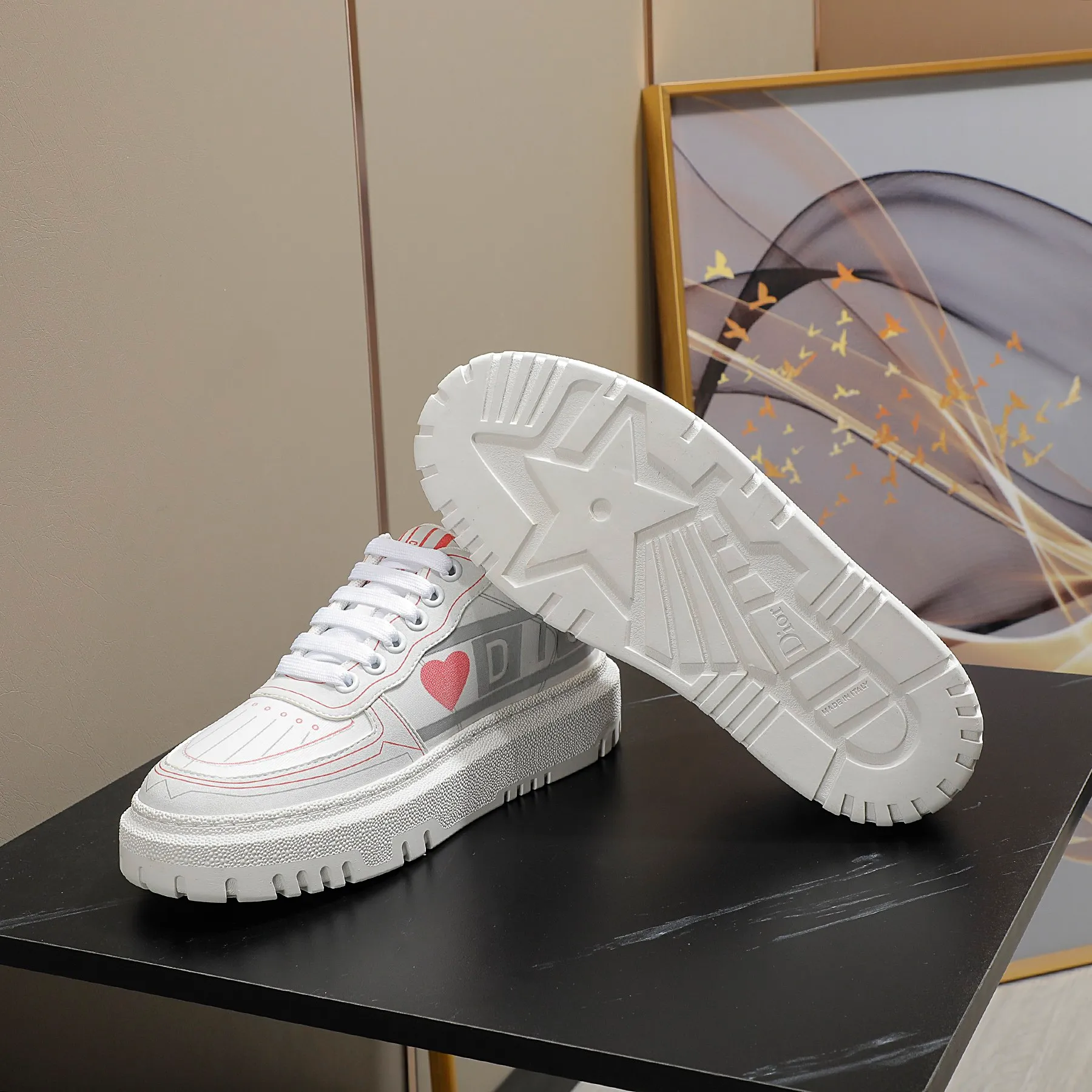 👟👟Ex-factory price 480👟👟 2021ssDior shell-toe casual white shoes, the latest letter strip layout with luminous colors, the same style as the ready-to-wear series 1️⃣Original mold opening 2️⃣Original cowhide➕Breathable mesh lining 3️⃣TPU evacuation outsole 4️⃣Injection-molded latex cowhide feet 5️⃣Full set of packaging at the counter, code number 35-40 (41 can be customized)